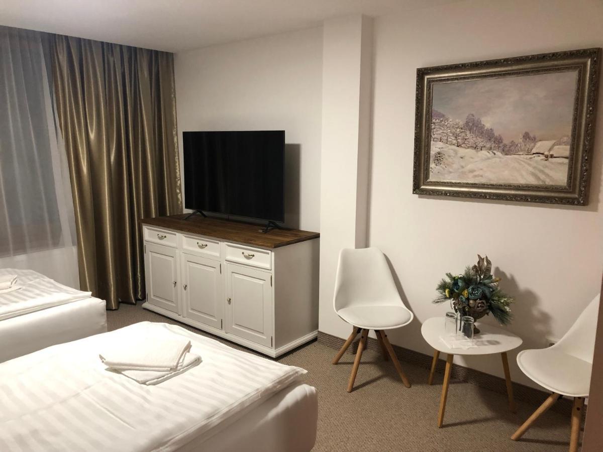 Hotel Galeria Pezinska Baba ペジノク エクステリア 写真