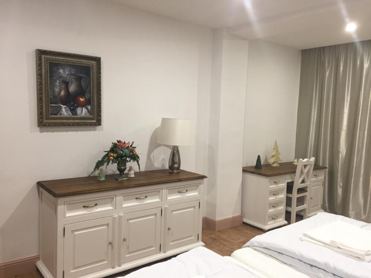 Hotel Galeria Pezinska Baba ペジノク エクステリア 写真